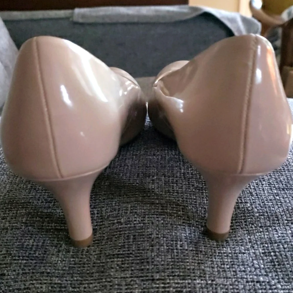 Life Stride Women's Taupe Pumps - Picture 6 of 9